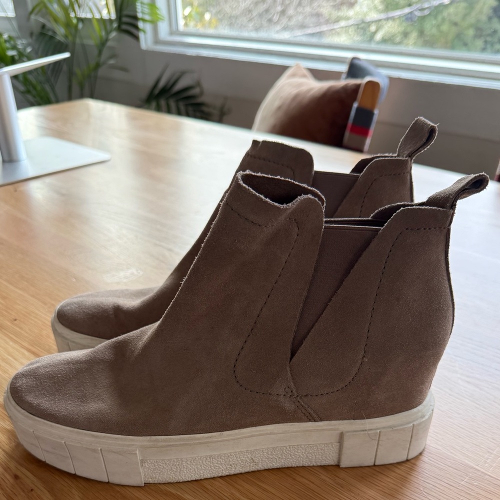 Dolce Vita Taupe Suede Zabie Ankle Boots 9.5